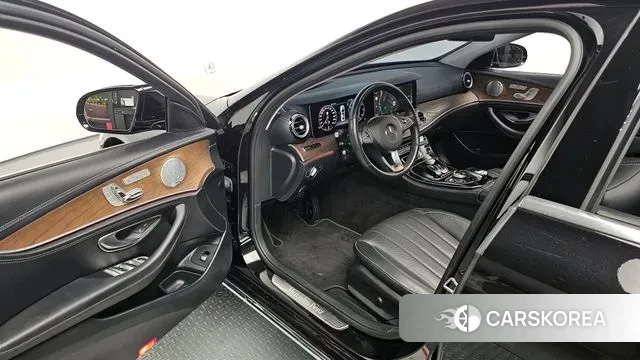 Mercedes-Benz E-Class W213 2018 Черный из Кореи, фото 2