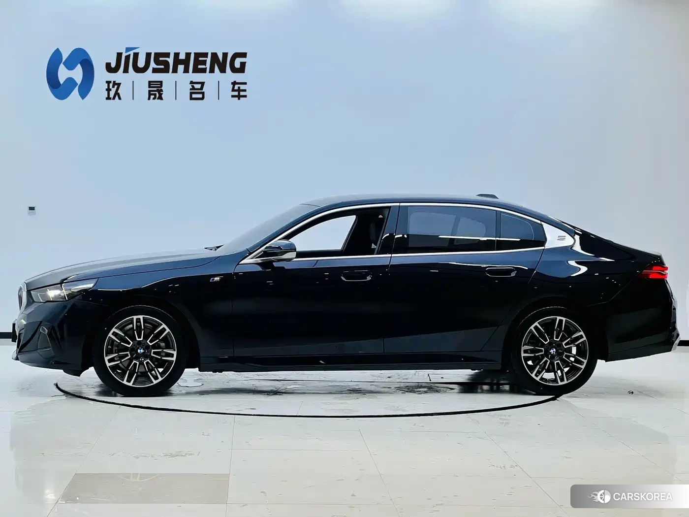 BMW 5 series 2024 Черный из Китая, фото 2