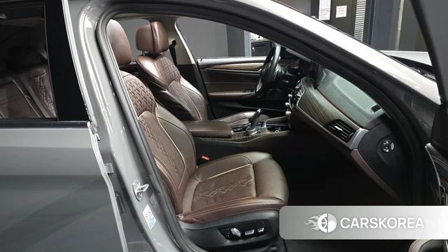 BMW 5 Series (G30) 2022 Серебристо-серый из Кореи, фото 2