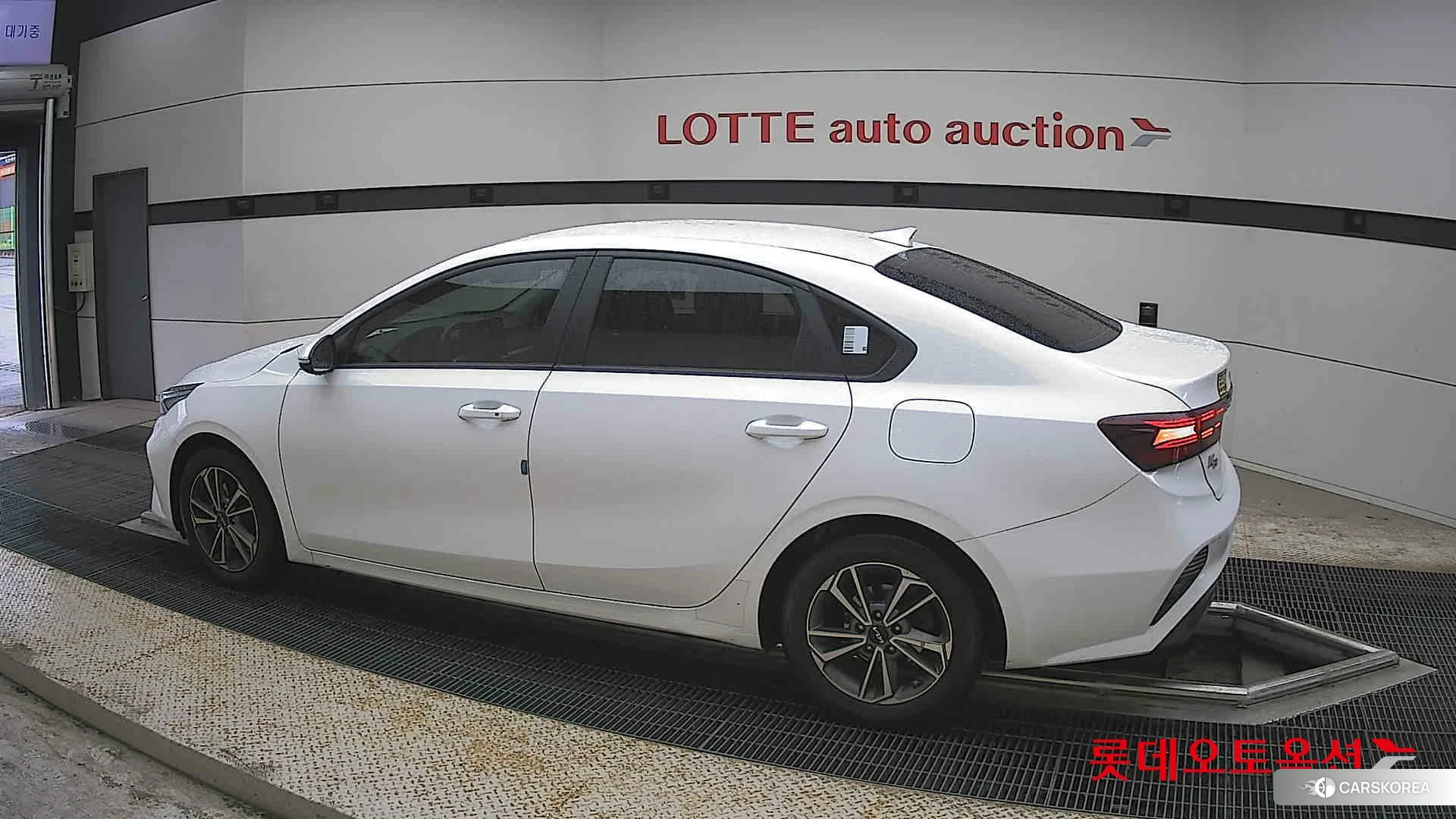 Kia K3 2022 Белый из Кореи, фото 2