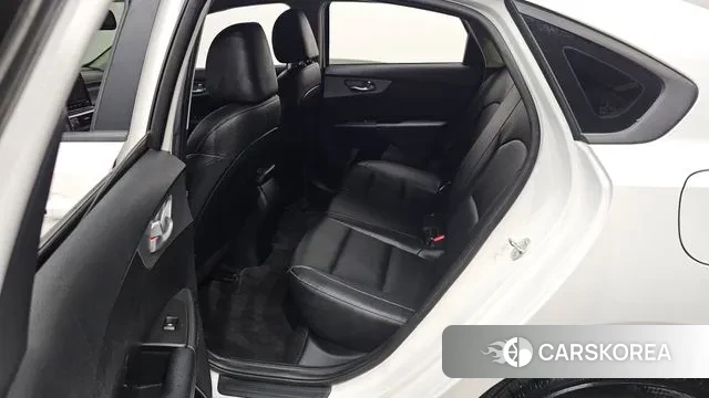 Kia The New K3 2nd generation 2024 Белый из Кореи, фото 2