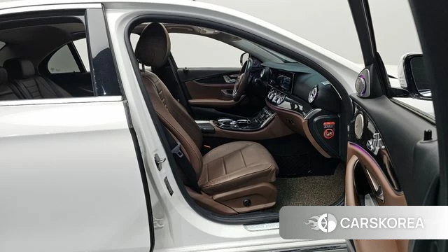 Mercedes-Benz E-Class W213 2018 Белый из Кореи, фото 2