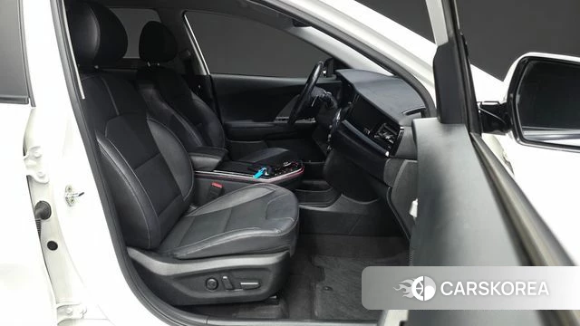 Kia Niro Plus 2022 Белый из Кореи, фото 2
