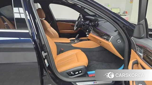 BMW 5 Series (G30) 2022 Черный из Кореи, фото 2