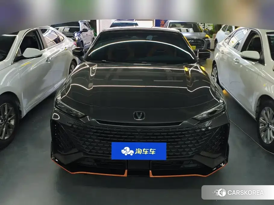 Chang'an UNI-V 2024 Silver/gray из Китая, фото 2