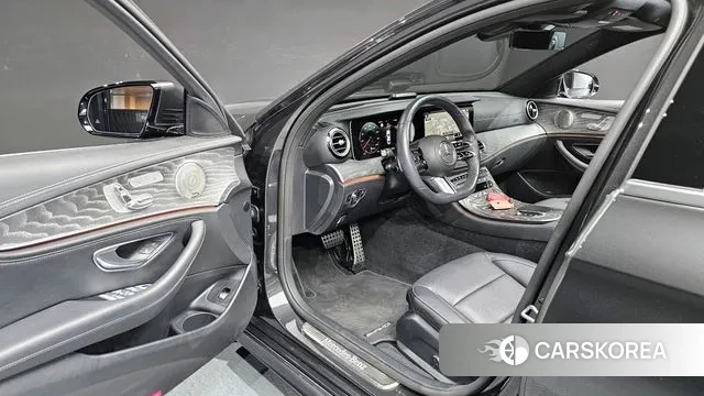 Mercedes-Benz E-Class W213 2021 Серый из Кореи, фото 2