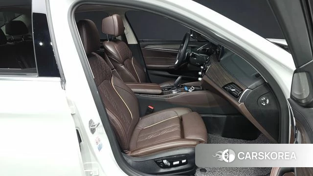 BMW 5 Series (G30) 2020 Белый из Кореи, фото 2