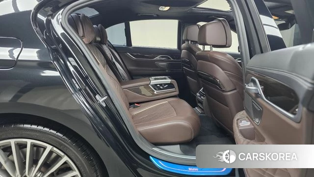 BMW 7 Series (G11) 2021 Черный из Кореи, фото 2