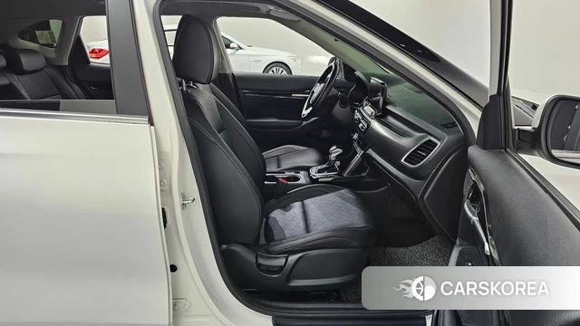 Kia Seltos 2022 Белый из Кореи, фото 2