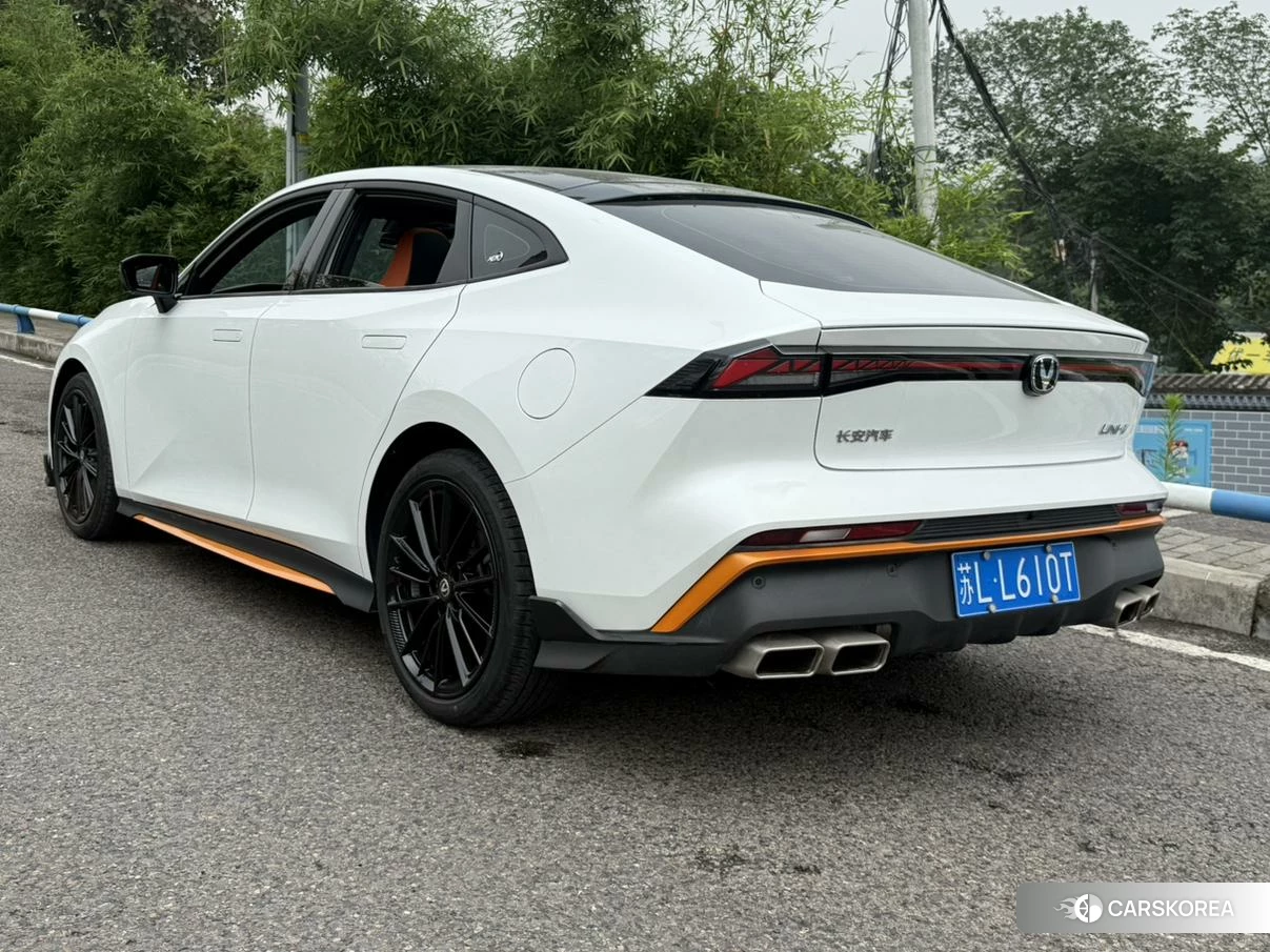 Chang'an UNI-V 2024 Белый из Китая, фото 2
