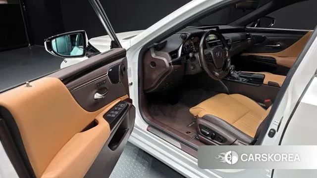 Lexus ES300h 7th generation 2021 Белый из Кореи, фото 2