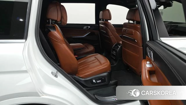 BMW X7 (G07) 2024 Белый из Кореи, фото 2