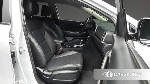 Kia Sportage The Bold 2021 Серебряный из Кореи, фото 2