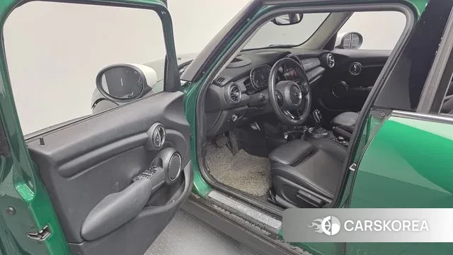 Mini Cooper 2021 Зеленый из Кореи, фото 2