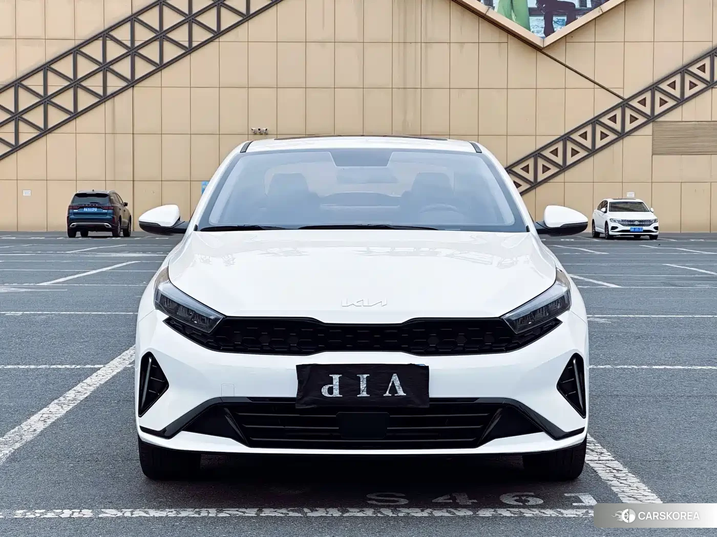 Kia K3 2023 Белый из Китая, фото 2