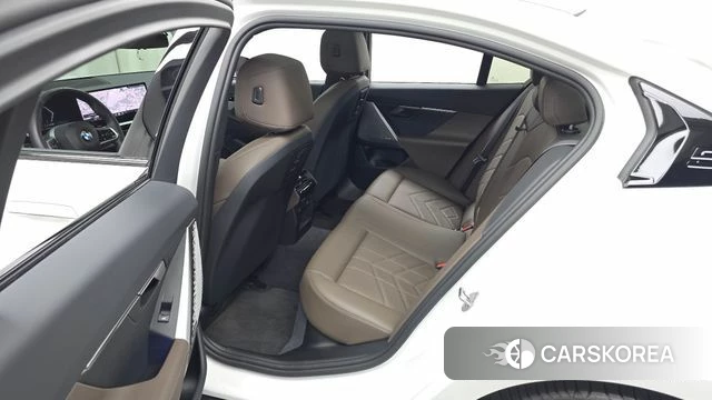 BMW 5 Series (G60) 2024 Белый из Кореи, фото 2