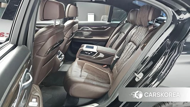 BMW 7 Series (G11) 2021 Черный из Кореи, фото 2