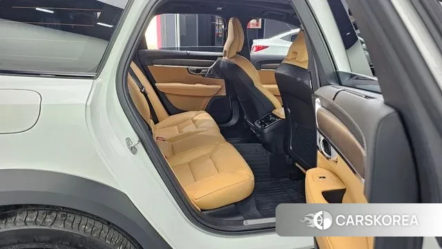 Volvo V90 Cross-Country 2024 Белый из Кореи, фото 2