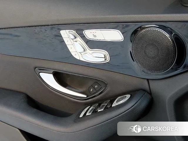 Mercedes-Benz C-Class W205 2018 Белый из Кореи, фото 2