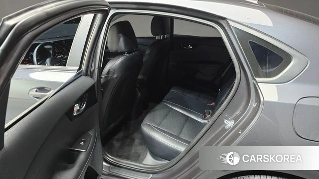 Kia The New K3 2nd generation 2023 Серый из Кореи, фото 2