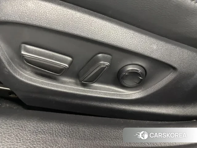 Toyota Camry (XV70) 2021 Белый из Кореи, фото 2