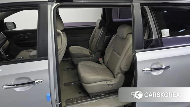 Kia The New Carnival 2018 Серебряный из Кореи, фото 2