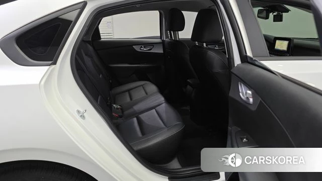 Kia The New K3 2nd generation 2022 Белый из Кореи, фото 2