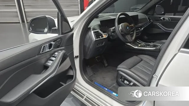 BMW X7 (G07) 2025 Белый из Кореи, фото 2