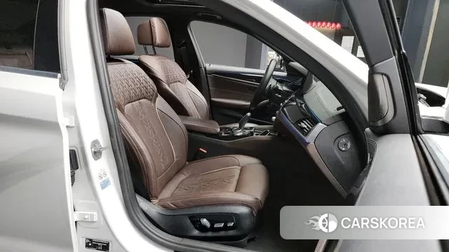 BMW 5 Series (G30) 2021 Белый из Кореи, фото 2