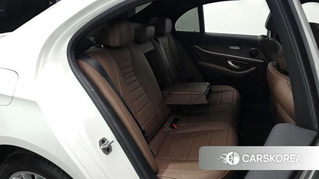 Mercedes-Benz E-Class W213 2022 Белый из Кореи, фото 2