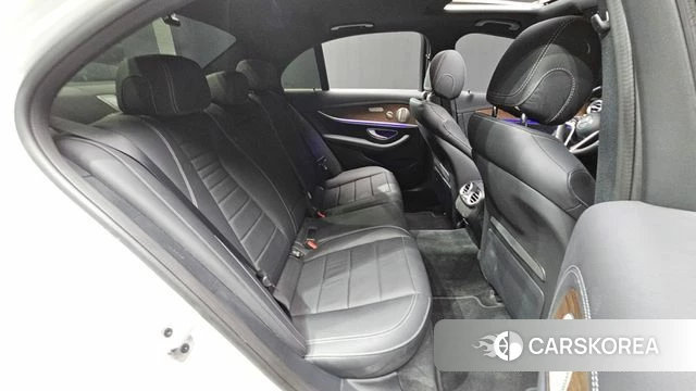 Mercedes-Benz E-Class W213 2023 Белый из Кореи, фото 2