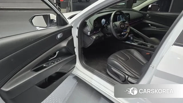 Hyundai The New Avante (CN7) 2023 Белый из Кореи, фото 2