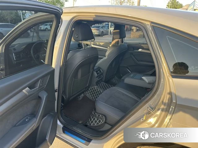 Audi Q5L Sportback 2023 Темно-серый из Китая, фото 2