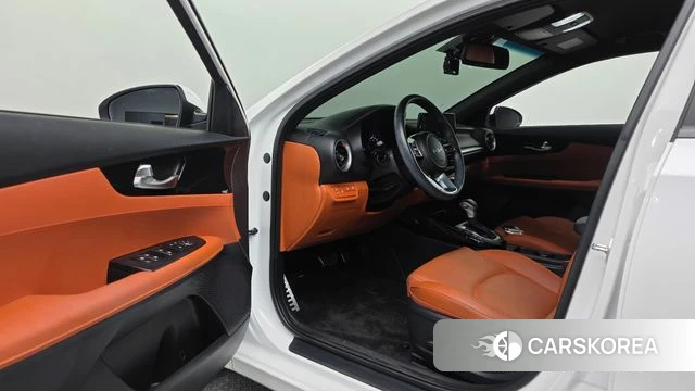 Kia The New K3 2nd generation 2023 Белый из Кореи, фото 2