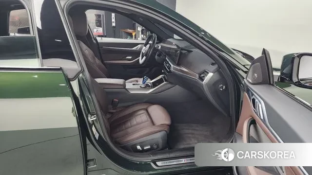 BMW i4 2022 Темно-зеленый из Кореи, фото 2