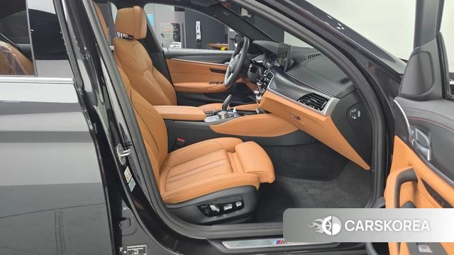 BMW 5 Series (G30) 2023 Черный из Кореи, фото 2