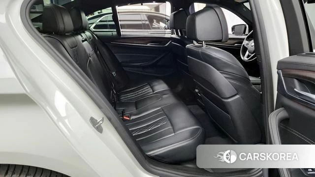 BMW 5 Series (G30) 2018 Белый из Кореи, фото 2