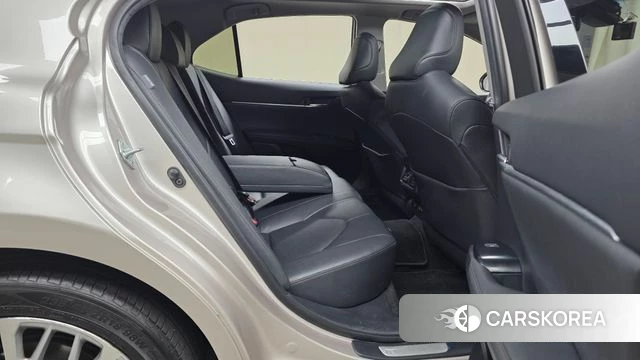 Toyota Camry (XV70) 2019 Песочный из Кореи, фото 2