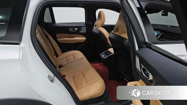 Volvo V60 Cross-Country 2nd Generation 2021 Белый из Кореи, фото 2