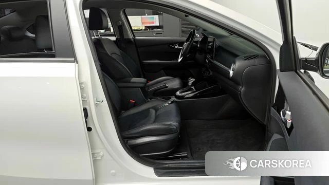 Kia The New K3 2nd generation 2023 Белый из Кореи, фото 2