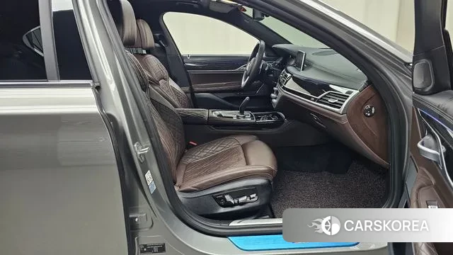 BMW 7 Series (G11) 2021 Серебристо-серый из Кореи, фото 2