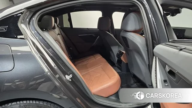 BMW 5 Series (G60) 2024 Серый из Кореи, фото 2