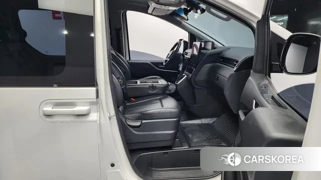 Hyundai Staria 2022 Белый из Кореи, фото 2