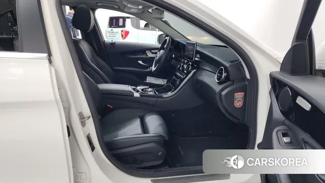 Mercedes-Benz C-Class W205 2018 Белый из Кореи, фото 2