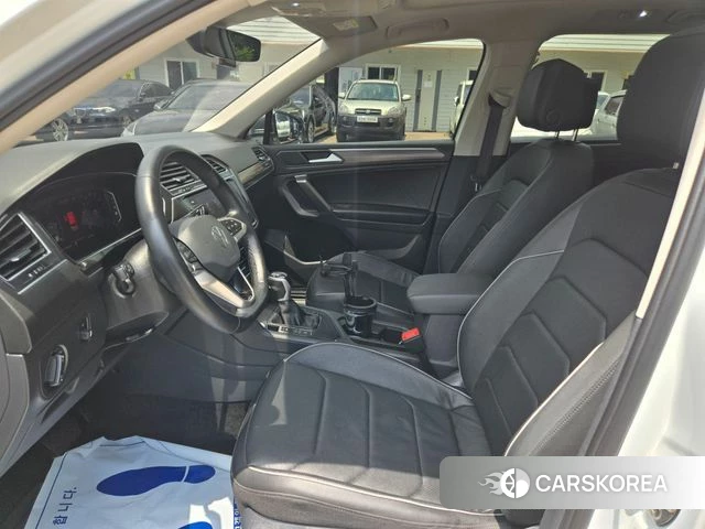 Volkswagen Tiguan Allspace 2023 Белый из Кореи, фото 2