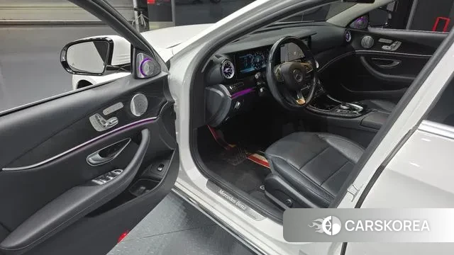 Mercedes-Benz E-Class W213 2018 Белый из Кореи, фото 2