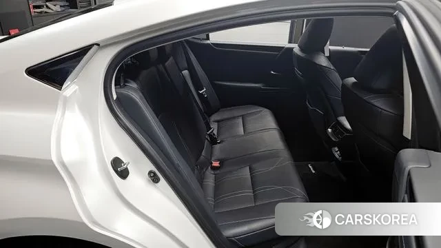 Lexus ES300h 7th generation 2020 Белый из Кореи, фото 2