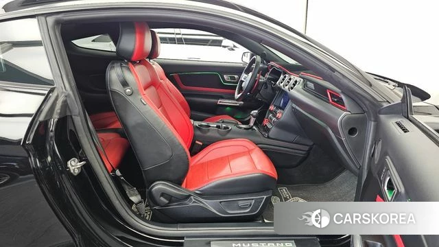 Ford Mustang 2021 Черный из Кореи, фото 2
