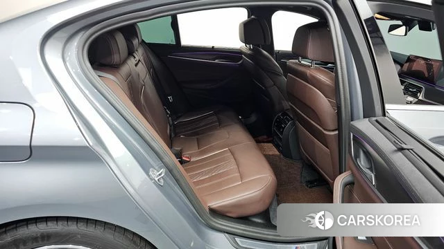 BMW 5 Series (G30) 2023 Серебряный из Кореи, фото 2