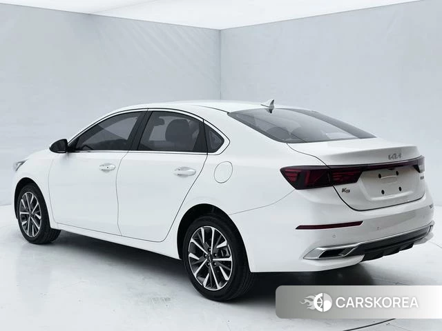 Kia K3 2023 Белый из Китая, фото 2